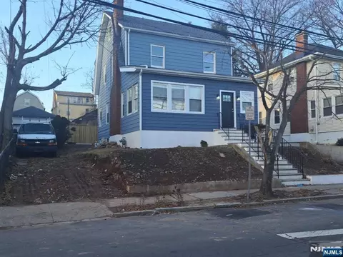 89 Pine Grove Ter, Newark, NJ 07106