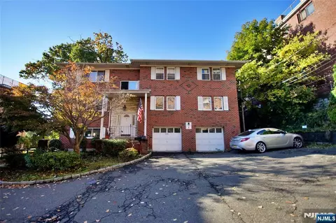 8 Leary Ln #4, Edgewater, NJ 07020