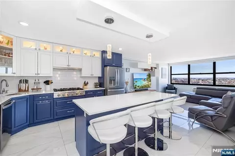 7002 Jfk Blvd E Blvd #35A, Guttenberg, NJ 07093