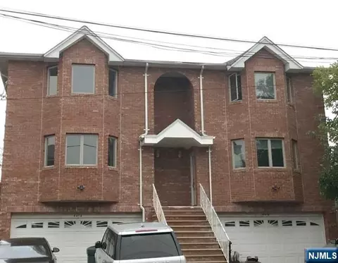 441 Hillcrest Pl, Palisades Park, NJ 07650
