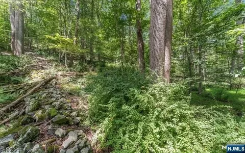 Sweet Hollow Road, Holland, NJ 08848