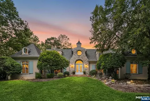 505 Timberline Dr, Franklin Lakes, NJ 07417
