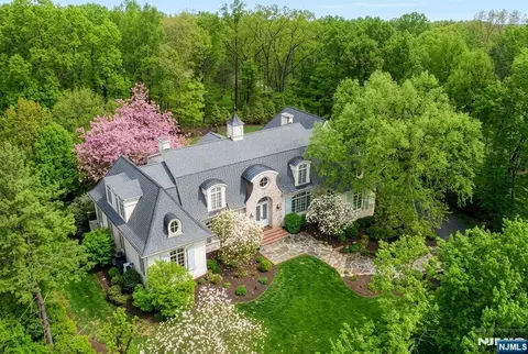 505 Timberline Dr, Franklin Lakes, NJ 07417