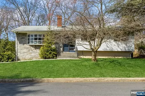 37 New St, Cresskill, NJ 07626