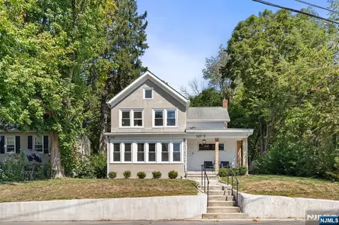 9 Lawnwood Ave, Newton, NJ 07860