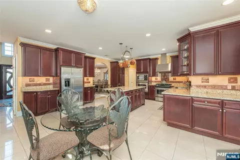 Kitchen - 6 Merrimack Ct, Paramus, NJ 07652 photo 2 of 2