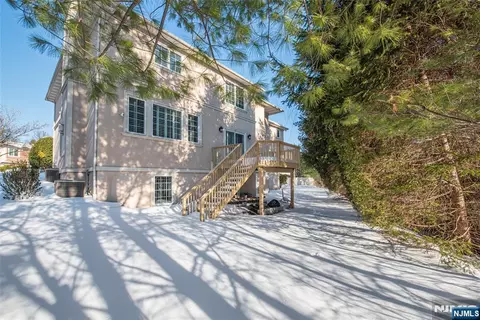 Exterior - 6 Merrimack Ct, Paramus, NJ 07652 photo 2 of 2