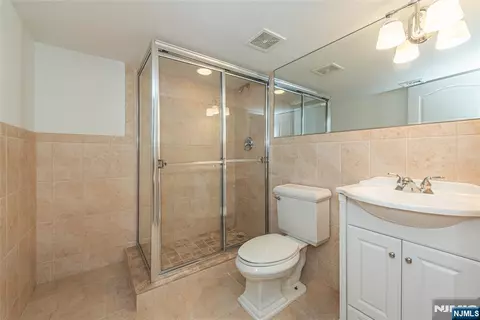 Bath - 6 Merrimack Ct, Paramus, NJ 07652 photo 6 of 6