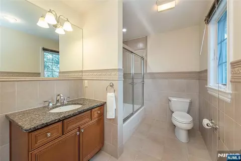 Bath - 6 Merrimack Ct, Paramus, NJ 07652 photo 5 of 6