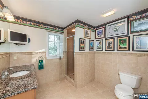Bath - 6 Merrimack Ct, Paramus, NJ 07652 photo 4 of 6