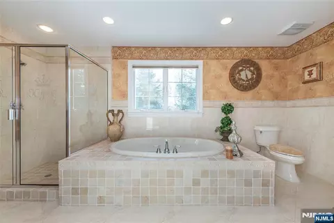 Bath - 6 Merrimack Ct, Paramus, NJ 07652 photo 2 of 6