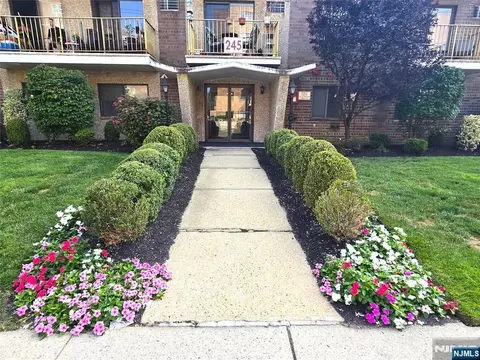 245 Anderson St #4G, Hackensack, NJ 07601 photo 1