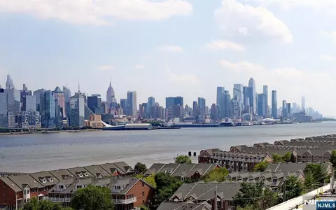7002 Jfk Blvd E #6D, Guttenberg, NJ 07093