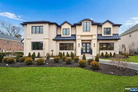 50 Roberts Rd, Englewood Cliffs, NJ 07632