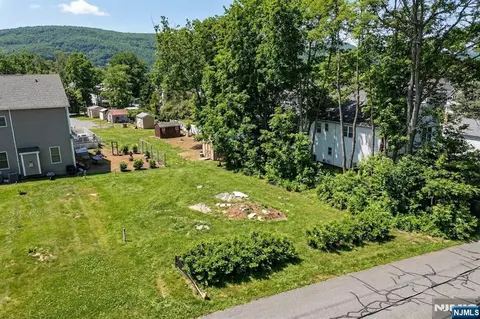 Avenue B, Mahwah, NJ 07430