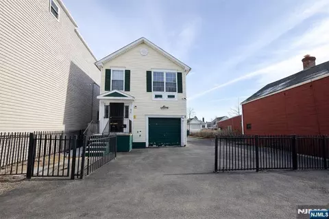 48-50 Holland St, Newark, NJ 07103