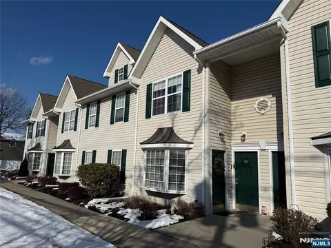 37 Chanda Ct #D037, Clifton, NJ 07012