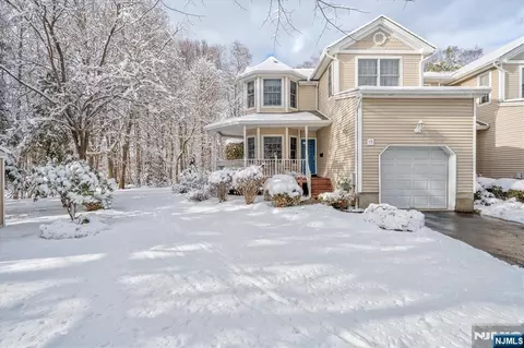 15 Paradise Pl #C0008, Roseland, NJ 07068
