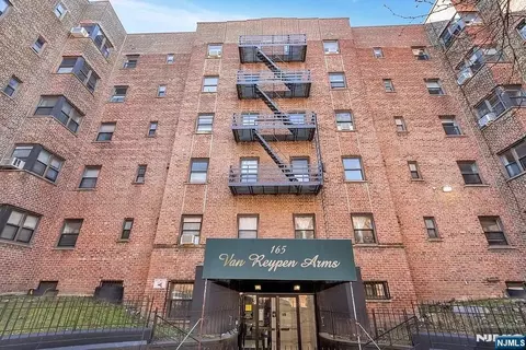 165 Vroom St #202, Jersey City, NJ 07306