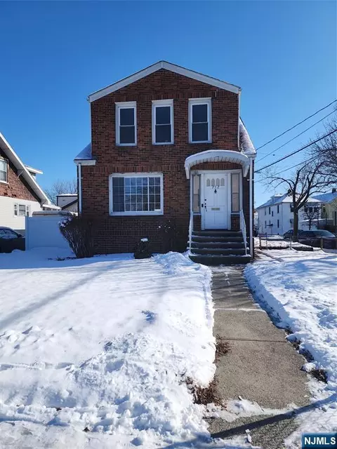 752 Ridge Rd, Lyndhurst, NJ 07071