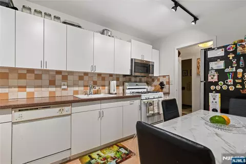 Kitchen - 280 Prospect #9H, Hackensack, NJ 07601 photo 2 of 4