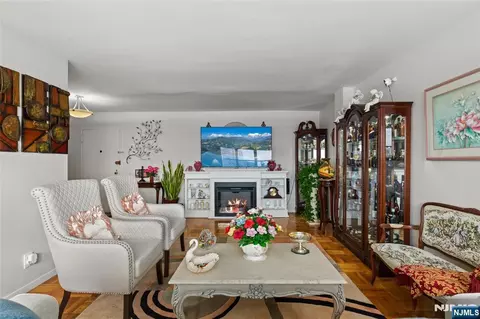 Living - 280 Prospect #9H, Hackensack, NJ 07601 photo 3 of 4