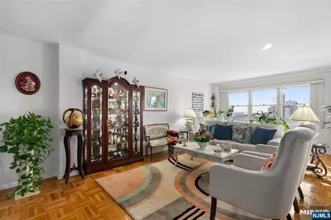 Living - 280 Prospect #9H, Hackensack, NJ 07601 photo 1 of 4