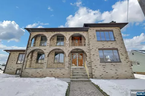 34 Locust St, Elmwood Park, NJ 07407