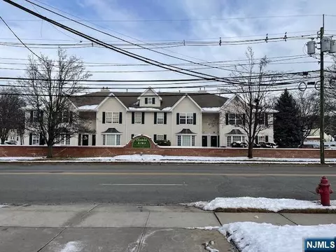 35 Chanda Ct #D035, Clifton, NJ 07012