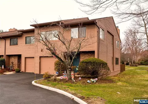 61 Woodbury Ct #61D, Township Of Washington, NJ 07676