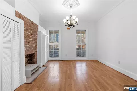 564 Hudson Ave, Weehawken, NJ 07086