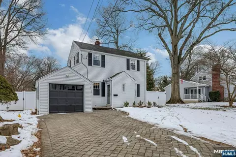 19 Pine St, Closter, NJ 07624