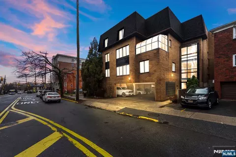 319 Gorge Rd #5, Cliffside Park, NJ 07010