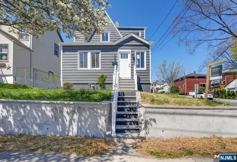 648 9th St, Carlstadt, NJ 07072