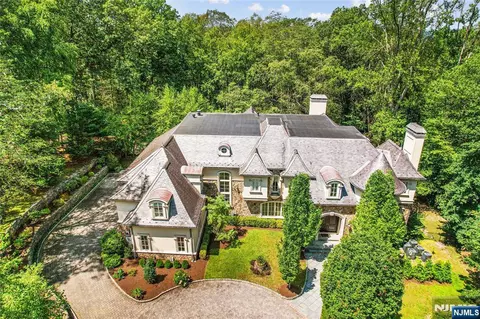 15 N Church Rd, Saddle River, NJ 07458