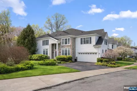 48 Bovensiepen Ct, Roseland, NJ 07068