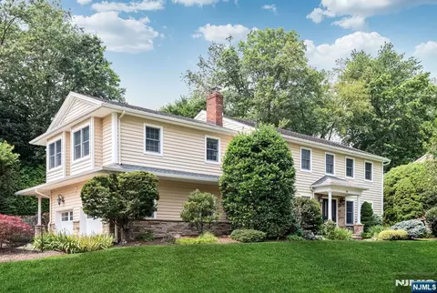 16 Dimas Ct, Harrington Park, NJ 07640