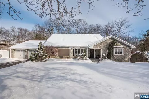 69 Buena Vista Dr, Ringwood, NJ 07456