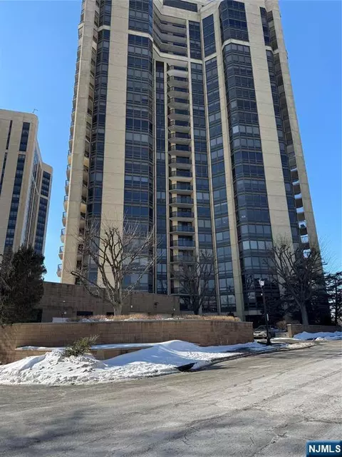 900 Palisade Ave #2201, Fort Lee, NJ 07024
