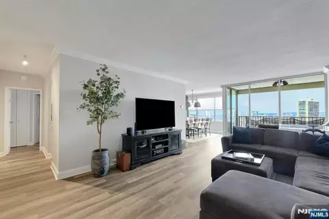 6 Horizon Rd #2209, Fort Lee, NJ 07024