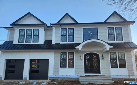 86 Azalea St, Paramus, NJ 07652