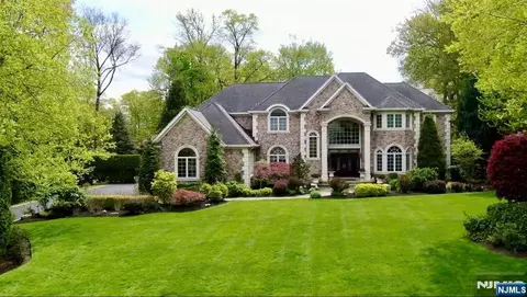 457 Devonshire Dr, Franklin Lakes, NJ 07417