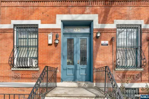 122 Bright St #4 W, Jersey City, NJ 07302