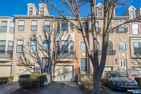 404 Manchester Dr, Nutley, NJ 07110