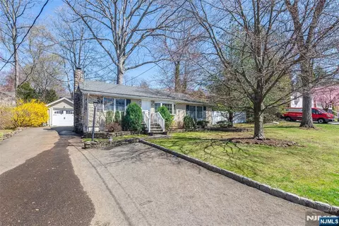 53 Laurel Dr, Wayne, NJ 07470