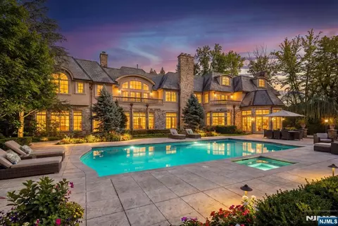 11 Elden Dr, Saddle River, NJ 07458