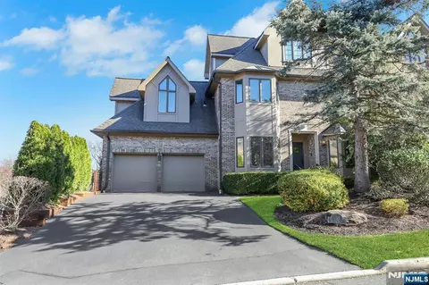 153 Ashley Pl, Park Ridge, NJ 07656