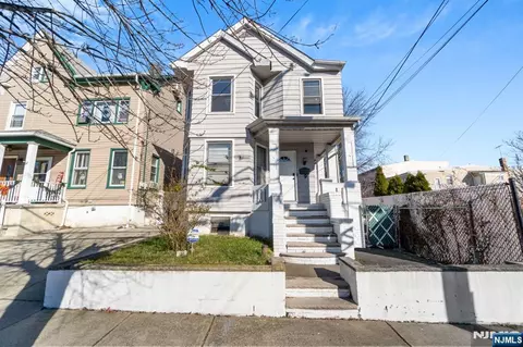 9 51st St, Bayonne, NJ 07002