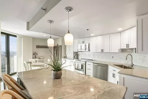 245 Prospect Ave #14D, Hackensack, NJ 07601