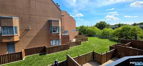 402 Williams Ct #U402, Edgewater, NJ 07020